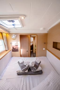 Lagoon 400 S2 in Athens / Alimos Marina thumbnail 8