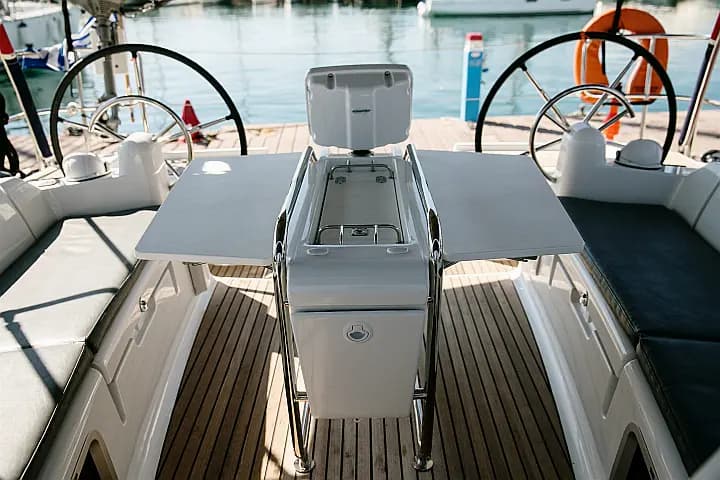 Sun Odyssey 449 in Athens / Alimos Marina - Photo 4