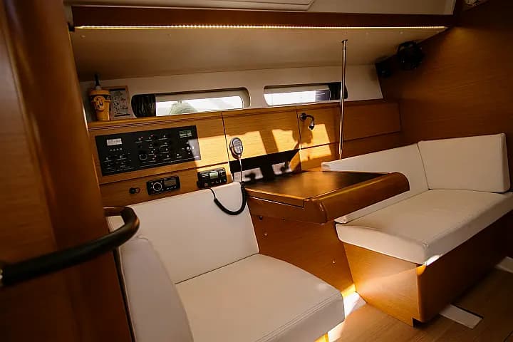 Sun Odyssey 449 in Athens / Alimos Marina - Photo 5