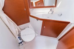 Oceanis 45 in Split / ACI Marina Split thumbnail 9