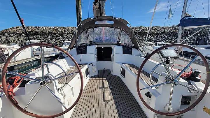 Sun Odyssey 379 in Saint-Quay-Portrieux / Port d'Armor - Photo 2