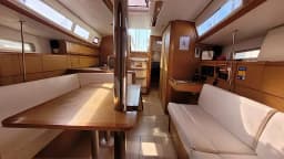 Sun Odyssey 379 in Saint-Quay-Portrieux / Port d'Armor thumbnail 11