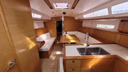 Sun Odyssey 379 in Saint-Quay-Portrieux / Port d'Armor thumbnail 12