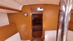 Sun Odyssey 379 in Saint-Quay-Portrieux / Port d'Armor thumbnail 13