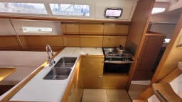 Sun Odyssey 379 in Saint-Quay-Portrieux / Port d'Armor thumbnail 14
