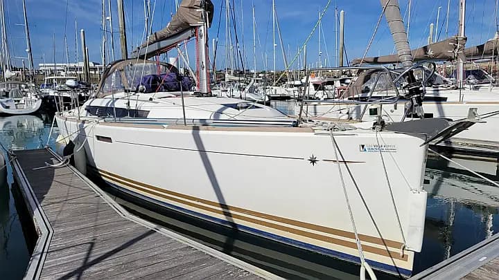 Sun Odyssey 379 in Saint-Quay-Portrieux / Port d'Armor - Photo 3