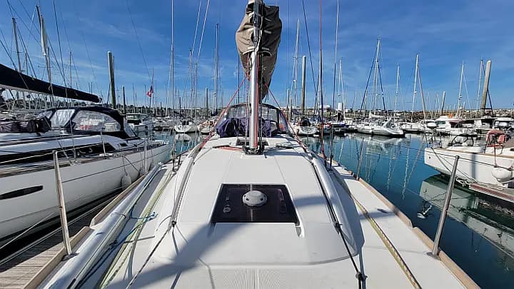 Sun Odyssey 379 in Saint-Quay-Portrieux / Port d'Armor - Photo 4