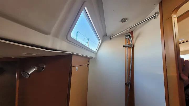 Sun Odyssey 379 in Saint-Quay-Portrieux / Port d'Armor - Photo 5
