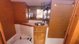 Sun Odyssey 379 in Saint-Quay-Portrieux / Port d'Armor thumbnail 6