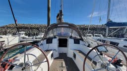 Sun Odyssey 379 in Saint-Quay-Portrieux / Port d'Armor thumbnail 7