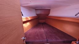 Sun Odyssey 379 in Saint-Quay-Portrieux / Port d'Armor thumbnail 9