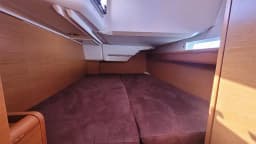Sun Odyssey 379 in Saint-Quay-Portrieux / Port d'Armor thumbnail 10