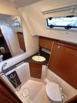 Bavaria Cruiser 46 in Lefkada / D-Marin Marina Lefkas thumbnail 5