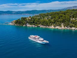 Motoryacht in Split / Port of Split / East Harbour thumbnail 8