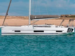 Dufour 470 in Mallorca / Palma de Mallorca / La Lonja Marina Charter thumbnail 12