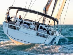 Dufour 470 in Mallorca / Palma de Mallorca / La Lonja Marina Charter thumbnail 9