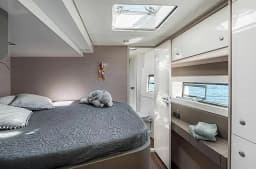 Aventura 50 MY in Athens / Alimos Marina thumbnail 10