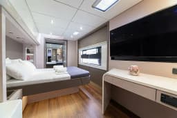 Aventura 50 MY in Athens / Alimos Marina thumbnail 15