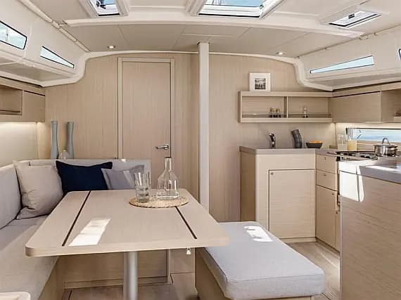 Oceanis 40.1 in Procida / Marina di Procida - Photo 3