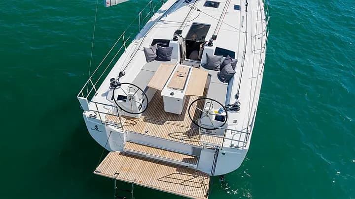 Oceanis 40.1 in Procida / Marina di Procida - Photo 4