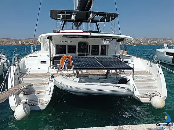 Lagoon 450 Fly in Paros port - Photo 1