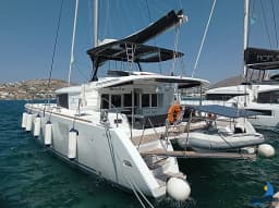 Lagoon 450 Fly in Paros port thumbnail 9