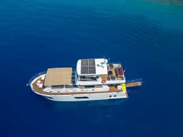 Motoryacht in Göcek Mucev Marina thumbnail 11