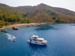 Motoryacht in Göcek Mucev Marina thumbnail 9
