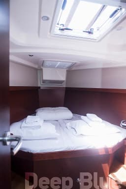 Hanse 415 in Lavrion Main Port thumbnail 10