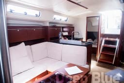 Hanse 415 in Lavrion Main Port thumbnail 11
