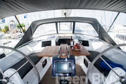 Hanse 415 in Lavrion Main Port thumbnail 15