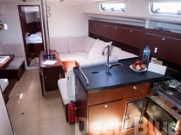 Hanse 415 in Lavrion Main Port thumbnail 2