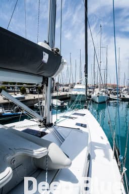 Hanse 415 in Lavrion Main Port thumbnail 20