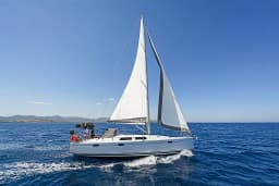 Hanse 415 in Lavrion Main Port thumbnail 21