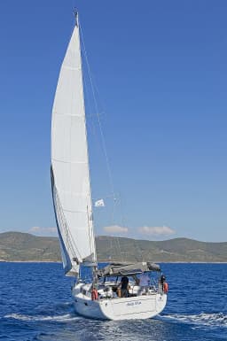 Hanse 415 in Lavrion Main Port thumbnail 25