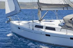 Hanse 415 in Lavrion Main Port thumbnail 4