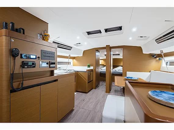 Sun Odyssey 490 in Athens / Alimos Marina - Photo 3