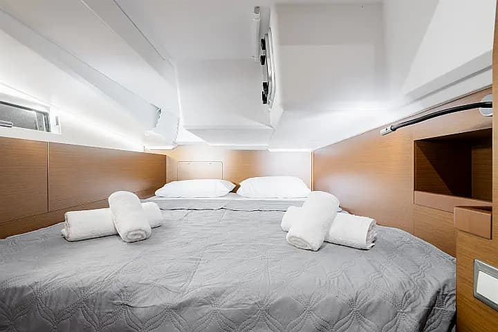 Sun Odyssey 490 in Athens / Alimos Marina - Photo 4