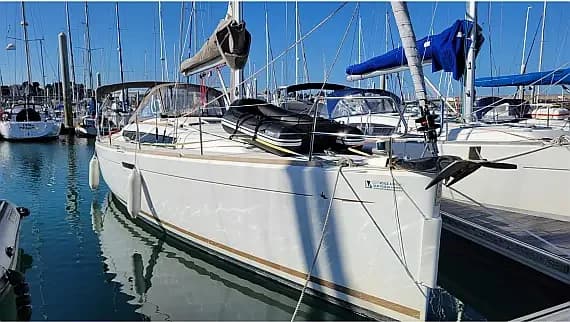 Sun Odyssey 379 in Saint-Quay-Portrieux / Port d'Armor - Photo 1