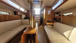 Sun Odyssey 379 in Saint-Quay-Portrieux / Port d'Armor thumbnail 10