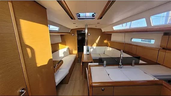 Sun Odyssey 379 in Saint-Quay-Portrieux / Port d'Armor - Photo 3