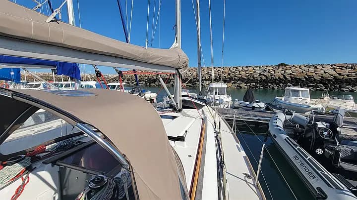 Sun Odyssey 379 in Saint-Quay-Portrieux / Port d'Armor - Photo 4