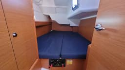 Sun Odyssey 379 in Saint-Quay-Portrieux / Port d'Armor thumbnail 7