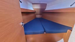 Sun Odyssey 379 in Saint-Quay-Portrieux / Port d'Armor thumbnail 8
