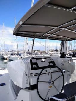 Lagoon 42 in Lavrion Main Port thumbnail 8
