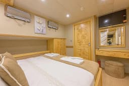 Motoryacht in Fethiye port thumbnail 32