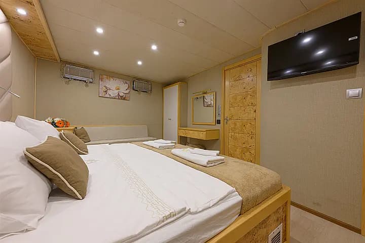 Motoryacht in Fethiye port - Photo 5