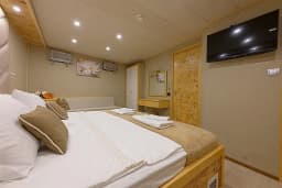 Motoryacht in Fethiye port thumbnail 4