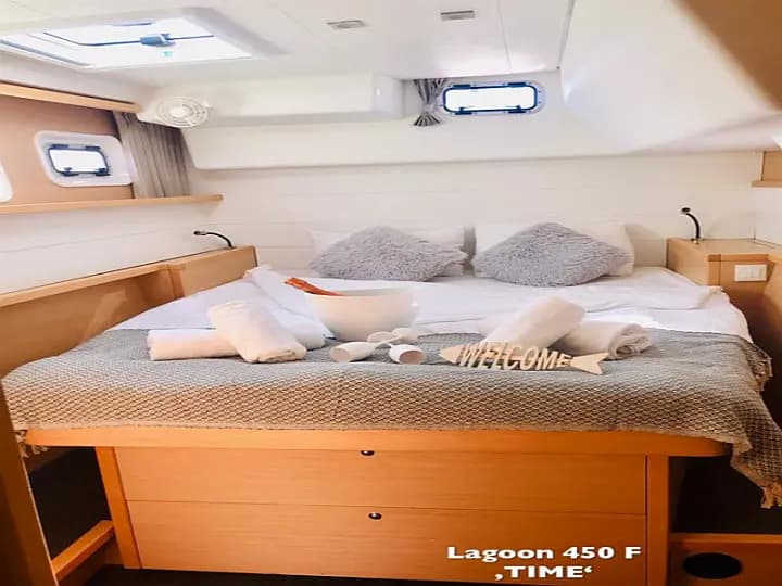 Lagoon 450 in Sukošan / D-Marin Dalmacija Marina - Photo 5