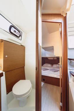 Oceanis 38.1 in Marmaris / Netsel Marmaris Marina thumbnail 12